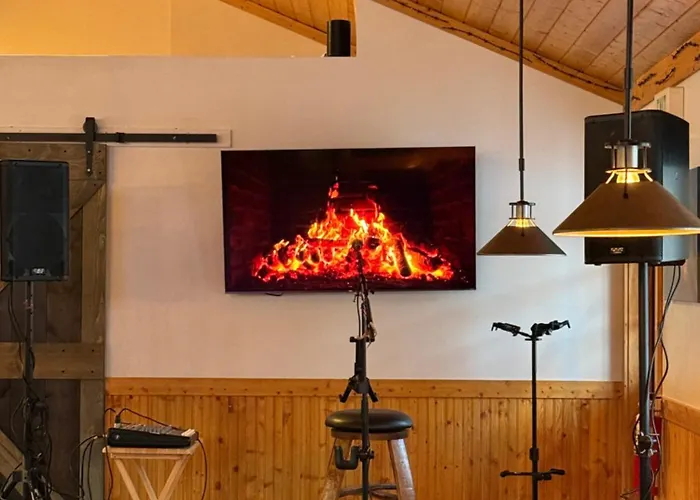 Lodge Lava Mountain